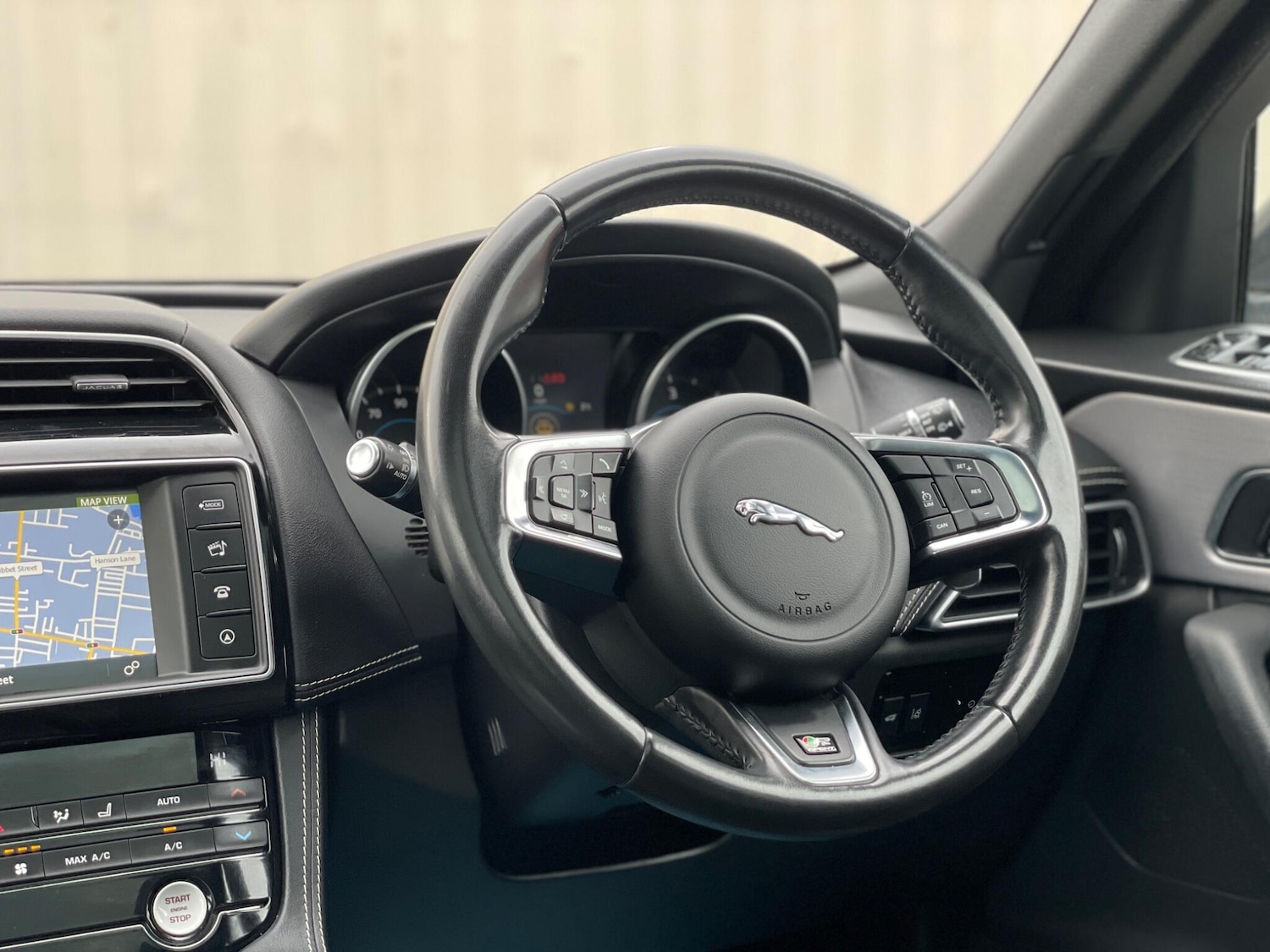 Used Jaguar F-Pace 2018 for sale - 77597904: Photo 45