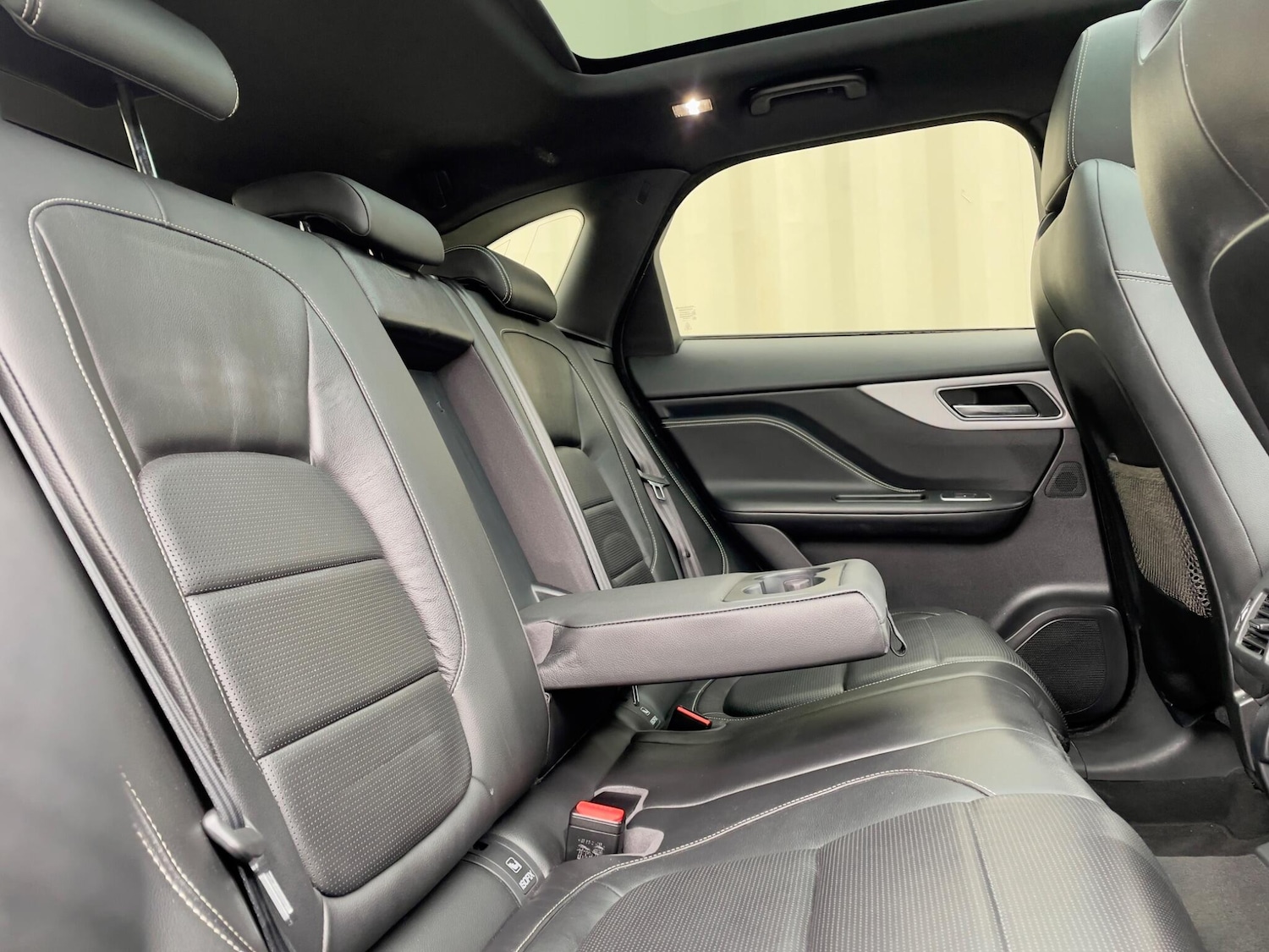 Used Jaguar F-Pace 2018 for sale - 77597904: Photo 9