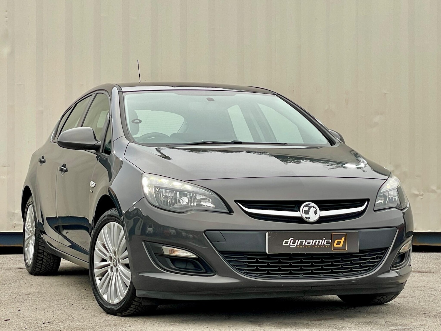 Used Vauxhall Astra 2013 for sale - 77066566: Photo 2