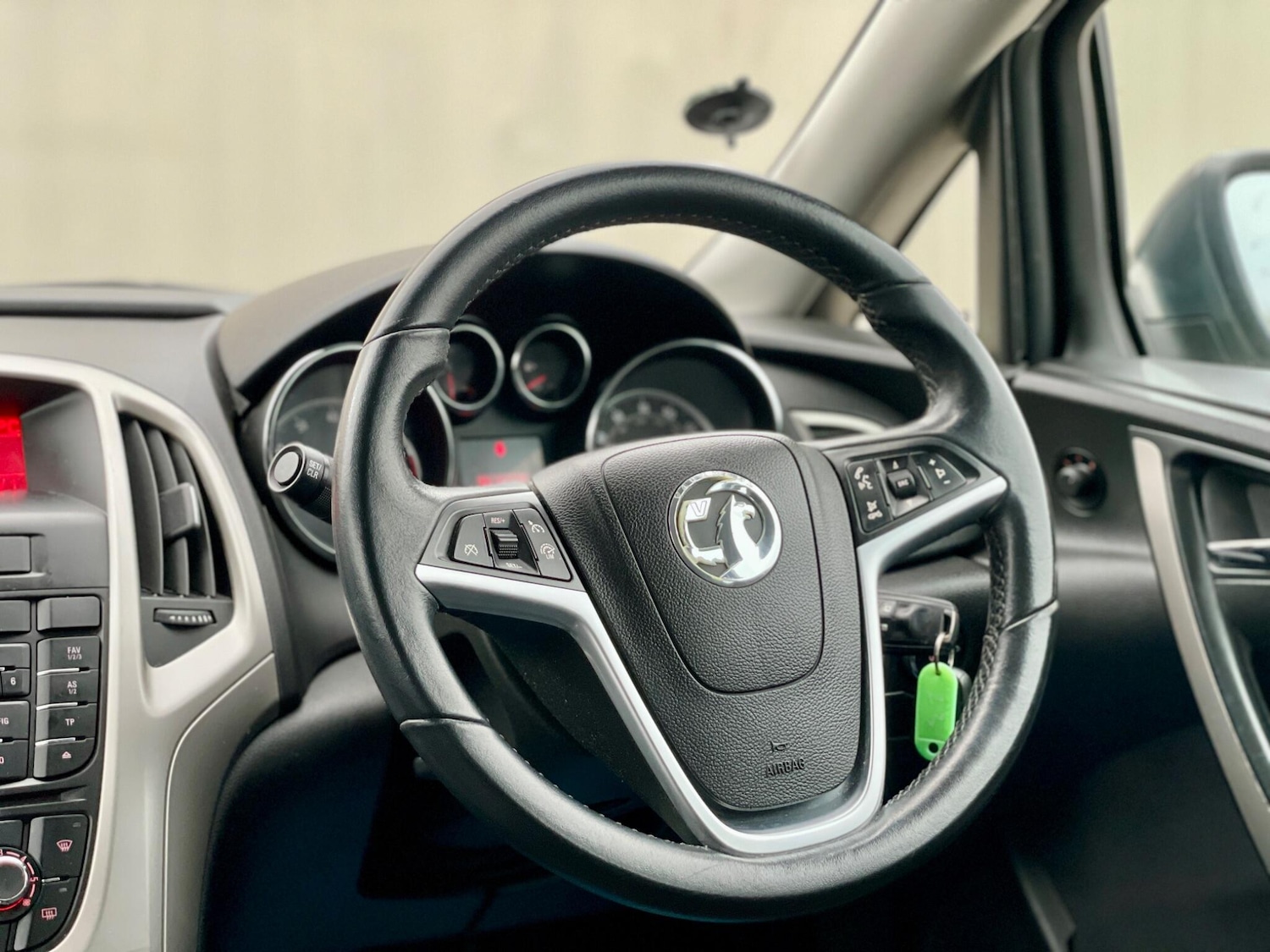 Used Vauxhall Astra 2013 for sale - 77066566: Photo 38