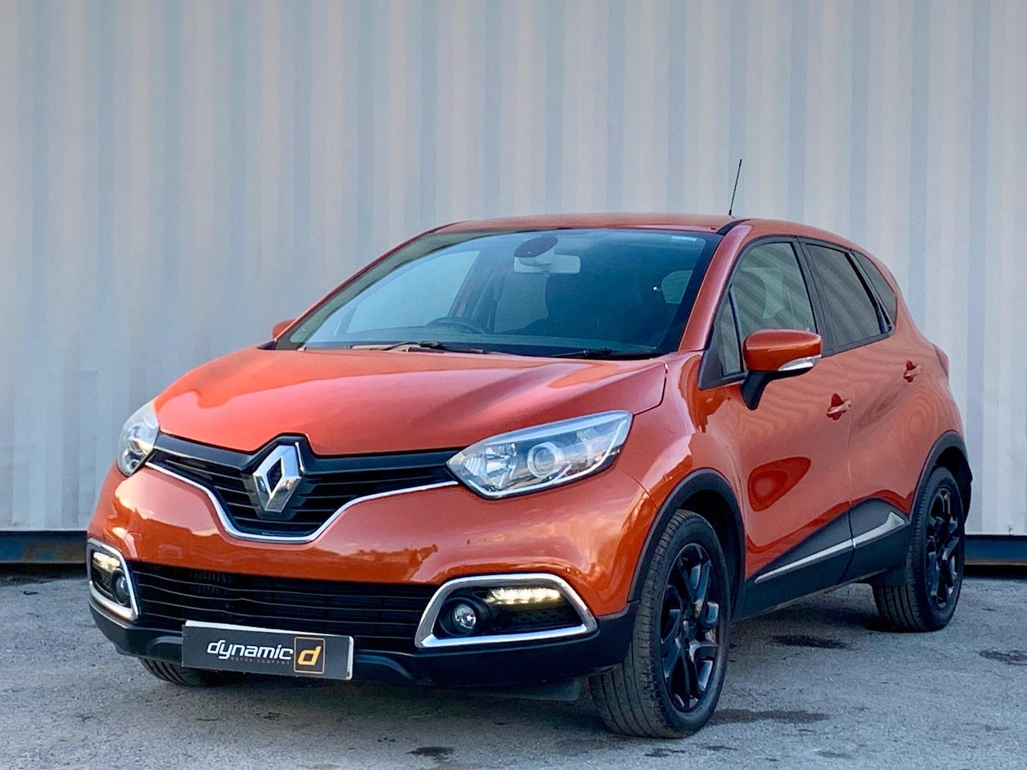 Used Renault Captur 2015 for sale - 76918604: Photo 1