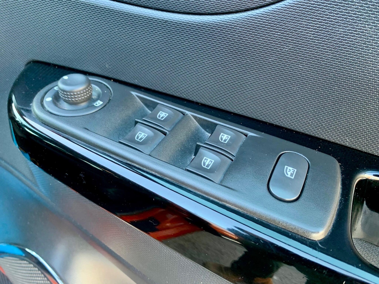 Used Renault Captur 2015 for sale - 76918604: Photo 26