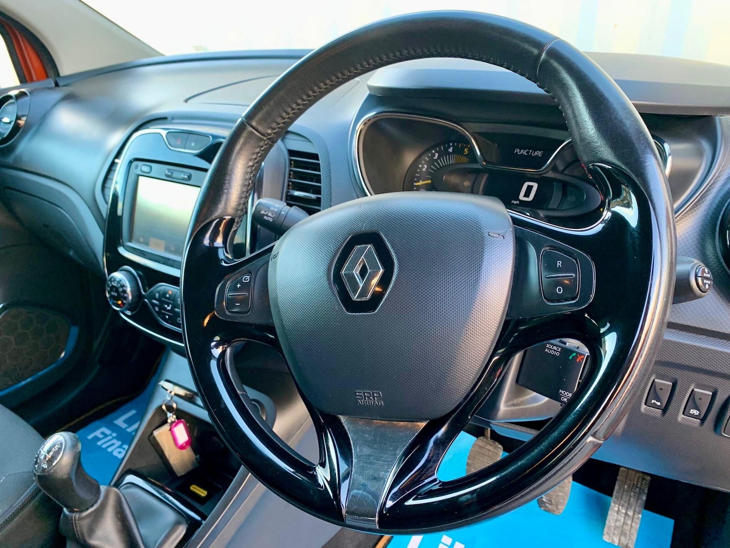 Used Renault Captur 2015 for sale - 76918604: Photo 29