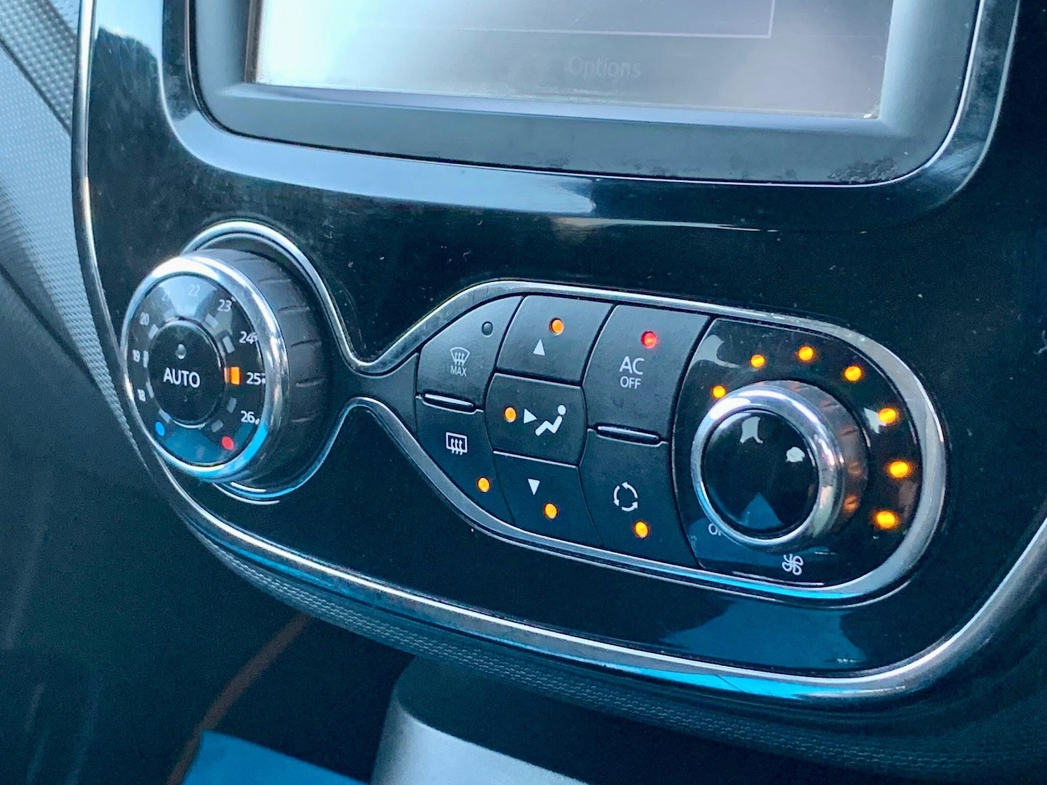 Used Renault Captur 2015 for sale - 76918604: Photo 45