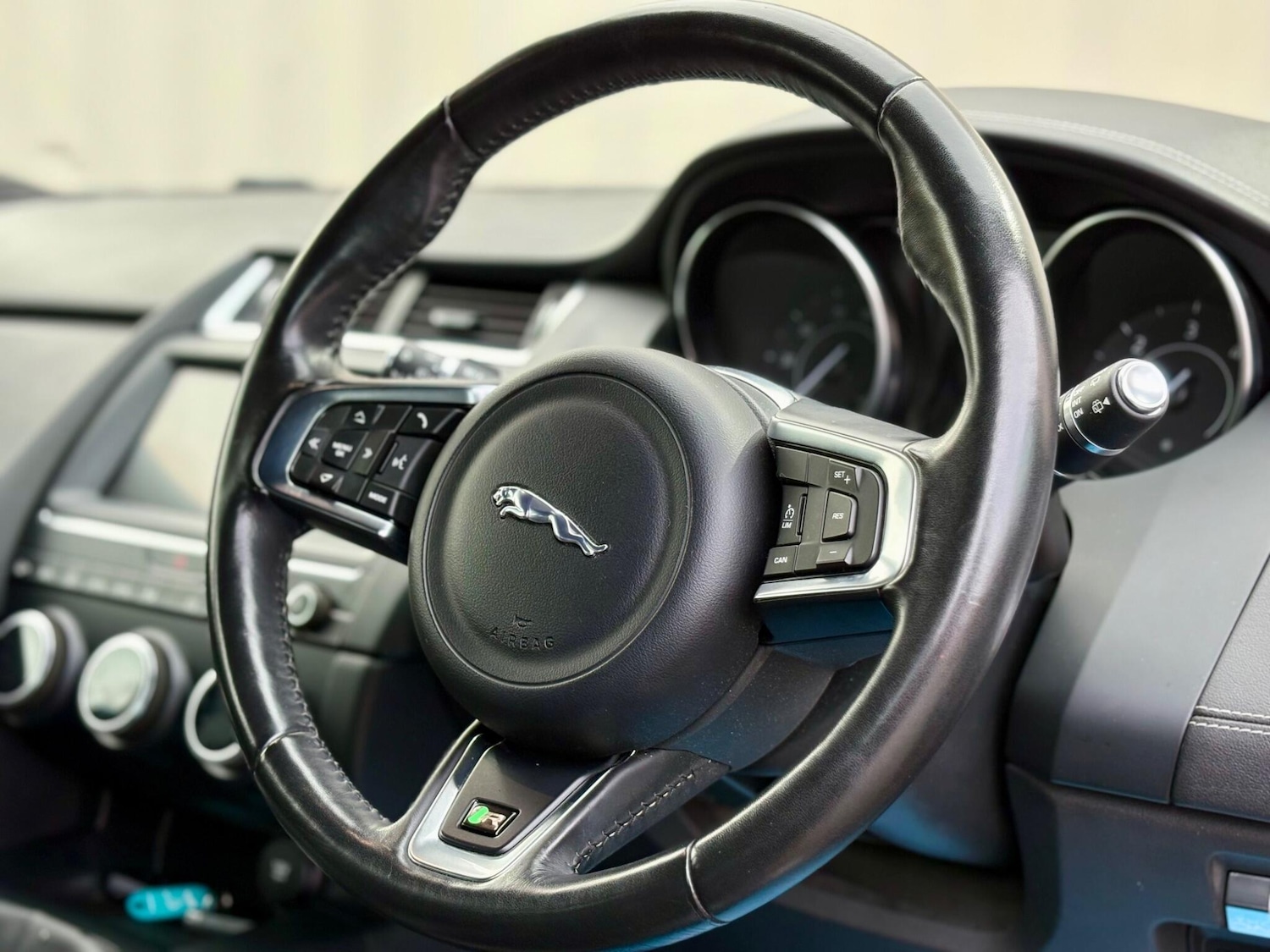 Used Jaguar E-Pace 2018 for sale - 76849707: Photo 32