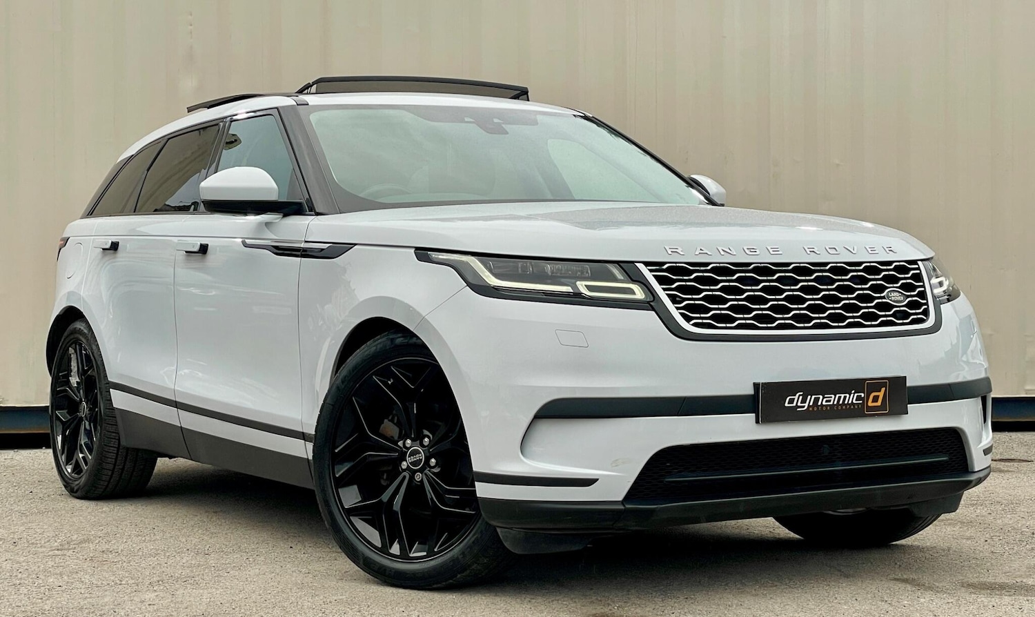 Used Land Rover Range Rover Velar 2017 for sale - 77670678: Photo 2