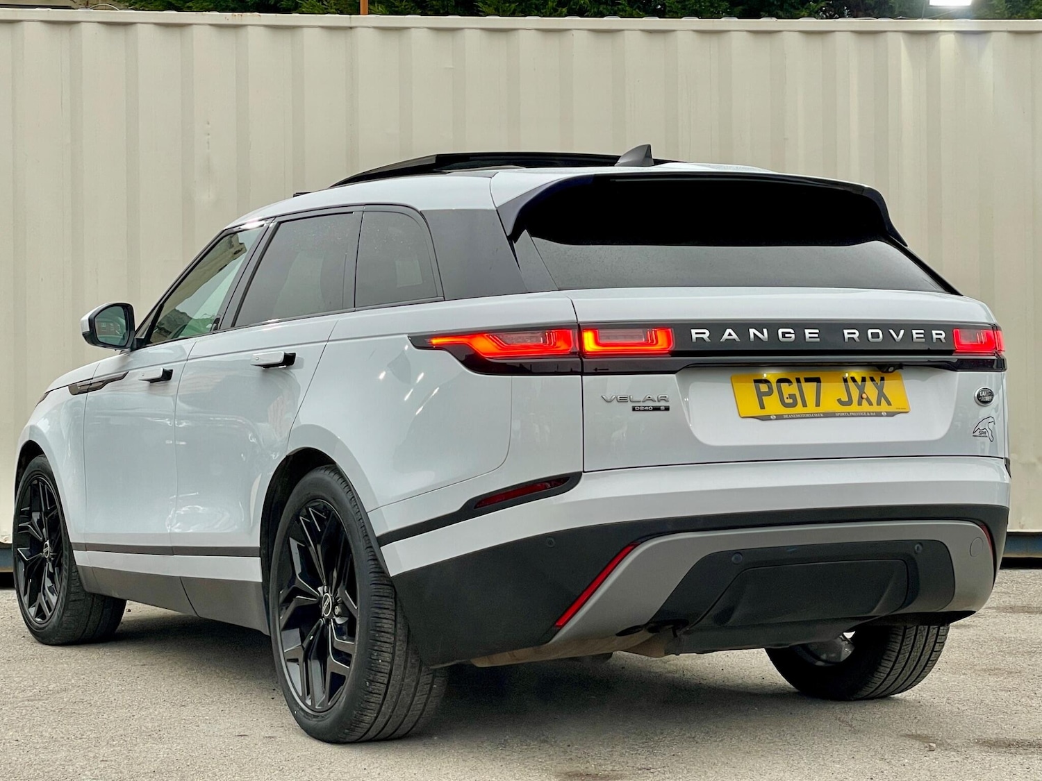 Used Land Rover Range Rover Velar 2017 for sale - 77670678: Photo 4