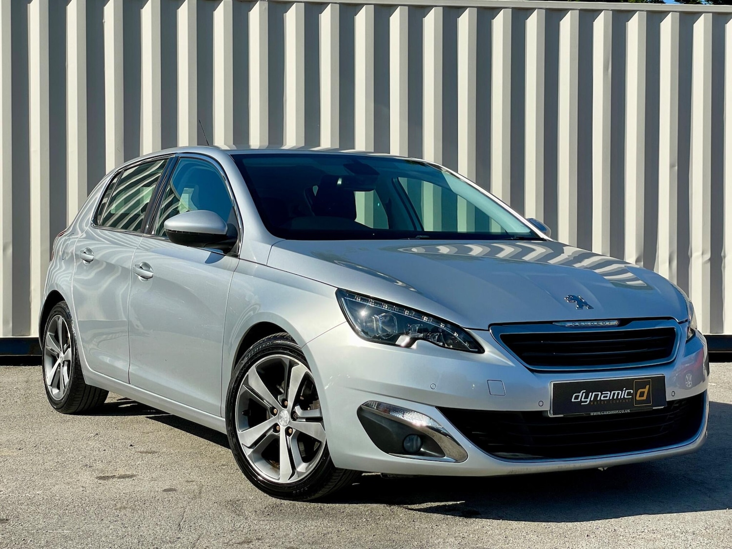 Used Peugeot 308 2015 for sale - 76123070: Photo 2