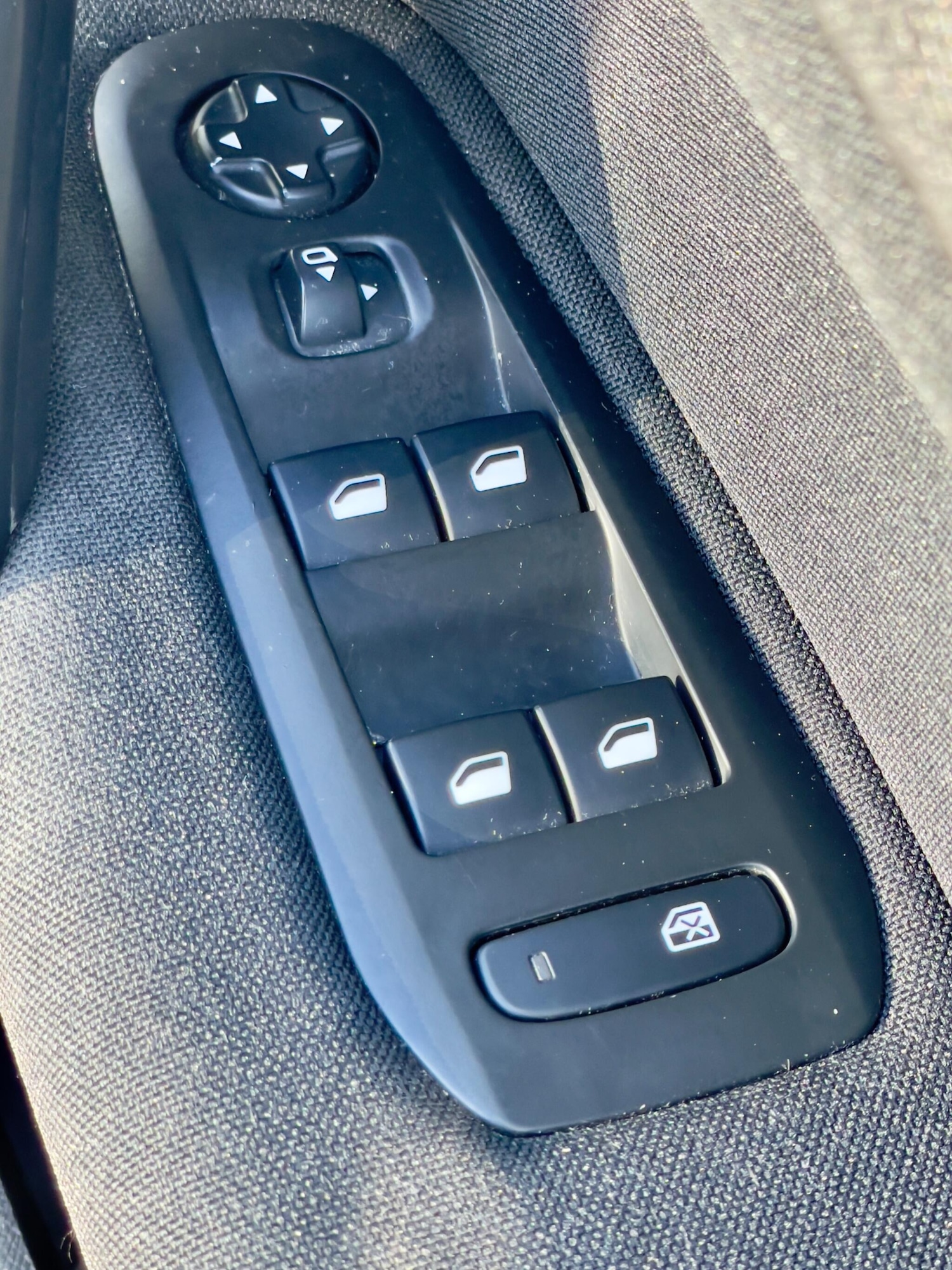 Used Peugeot 308 2015 for sale - 76123070: Photo 31