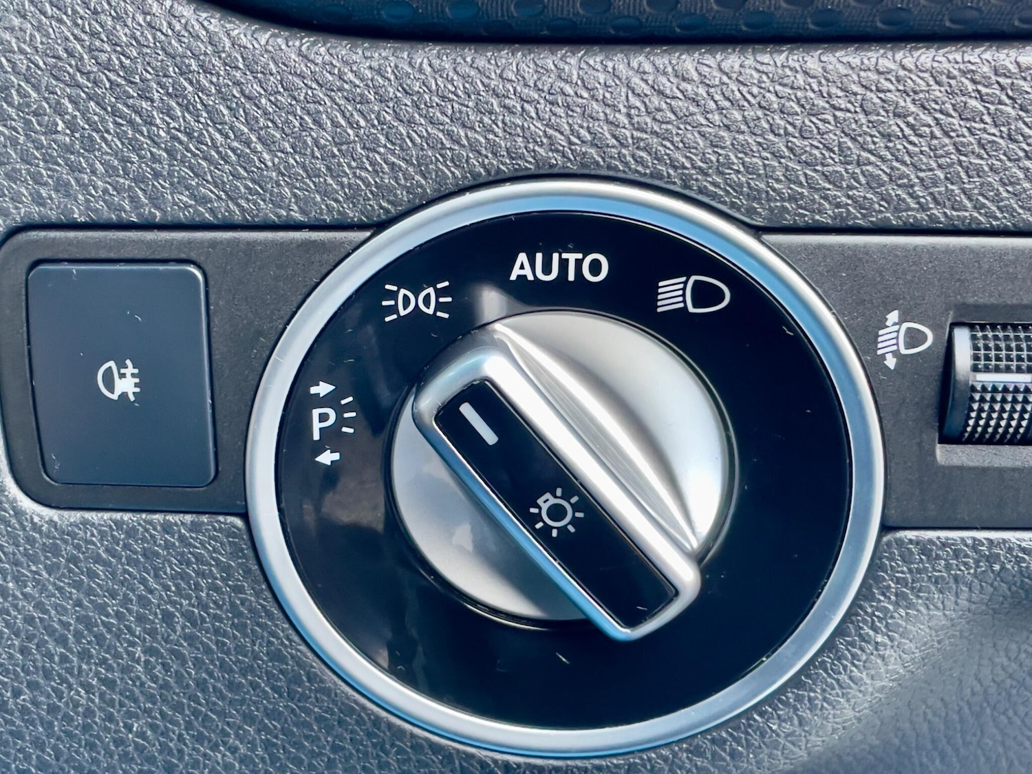 Used Mercedes-Benz A-Class 2016 for sale - 76991639: Photo 31