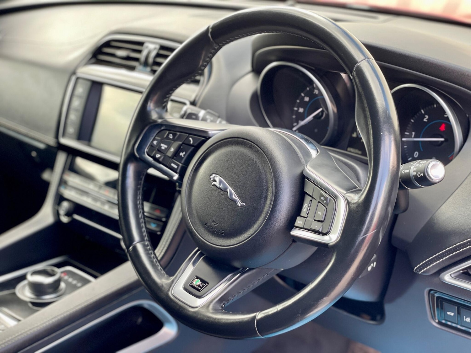 Used Jaguar F-Pace 2017 for sale - 76059322: Photo 34