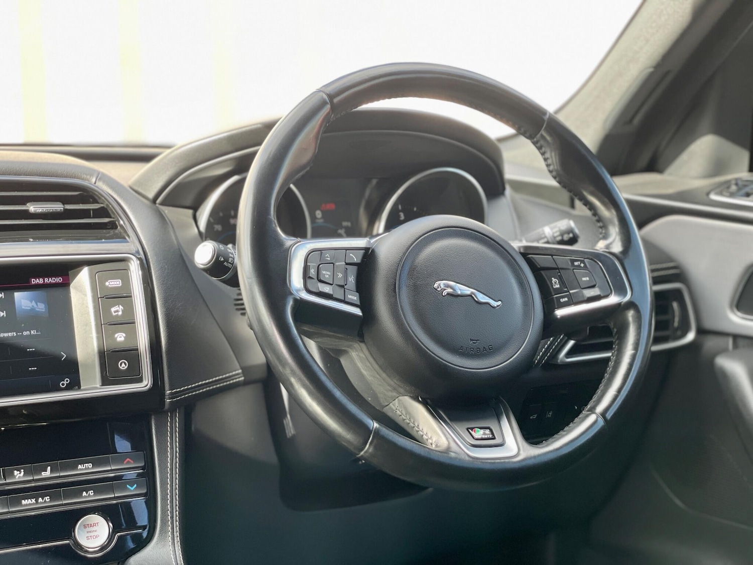 Used Jaguar F-Pace 2017 for sale - 76059322: Photo 42