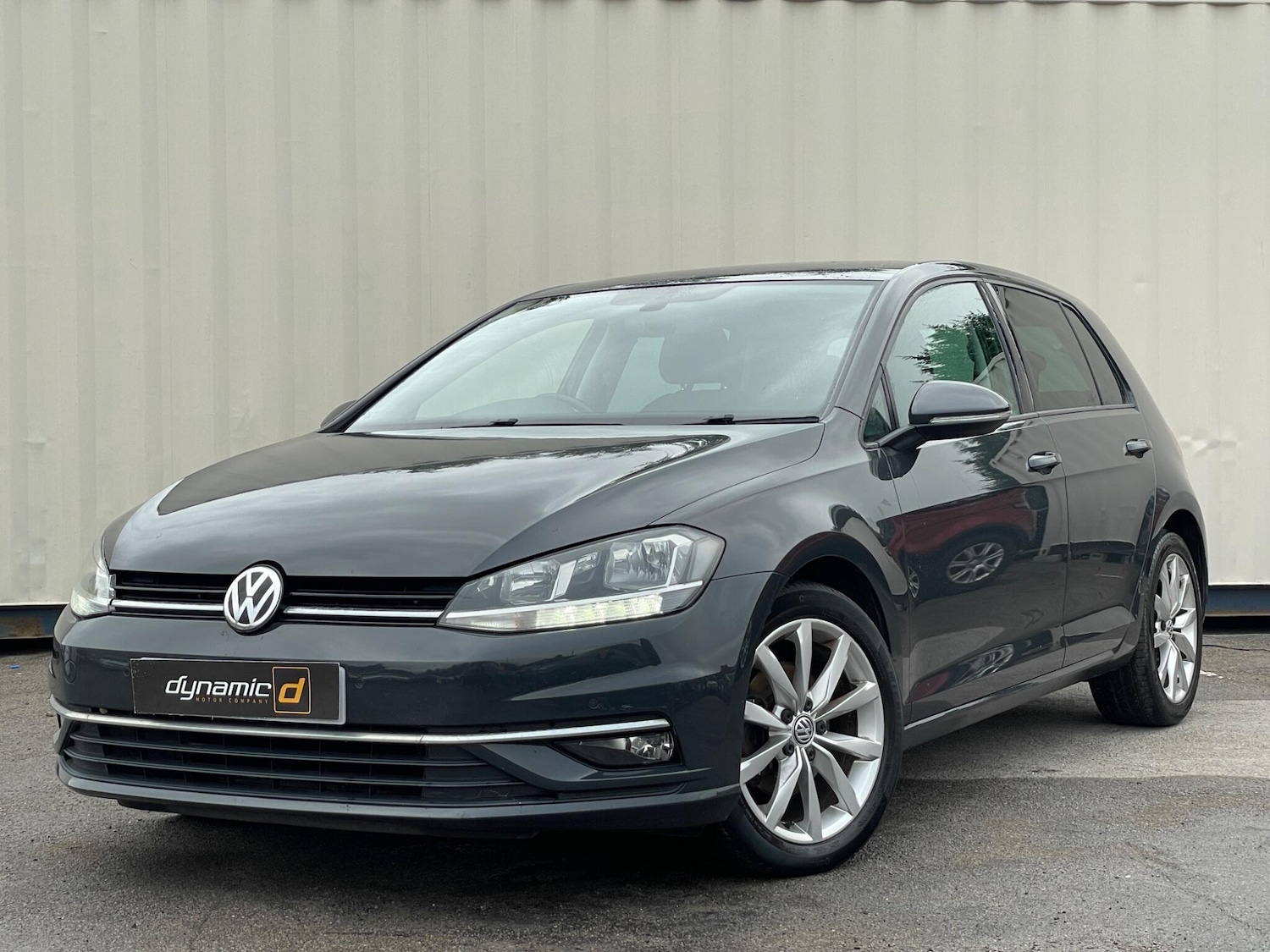 Used Volkswagen Golf 2019 for sale - 76246596: Photo 1