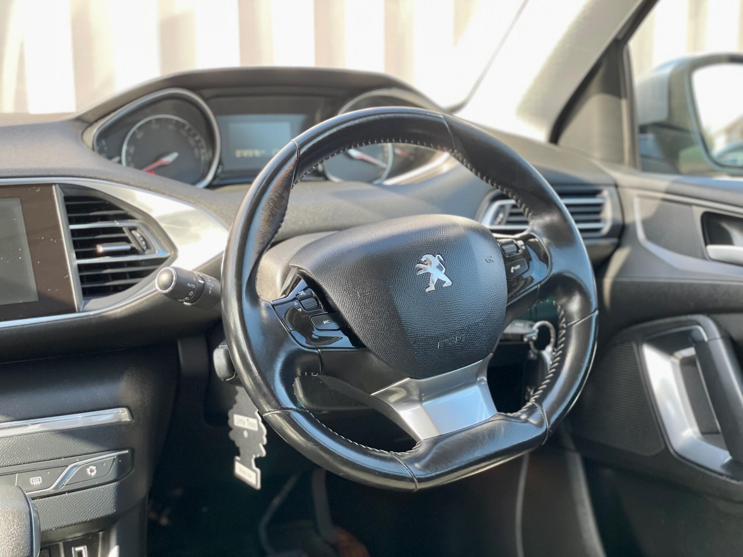 Used Peugeot 308 2015 for sale - 76997865: Photo 39