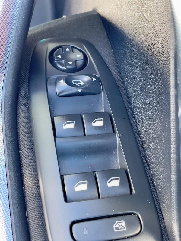 Used Peugeot 2008 2016 for sale - 76318190: Photo 33