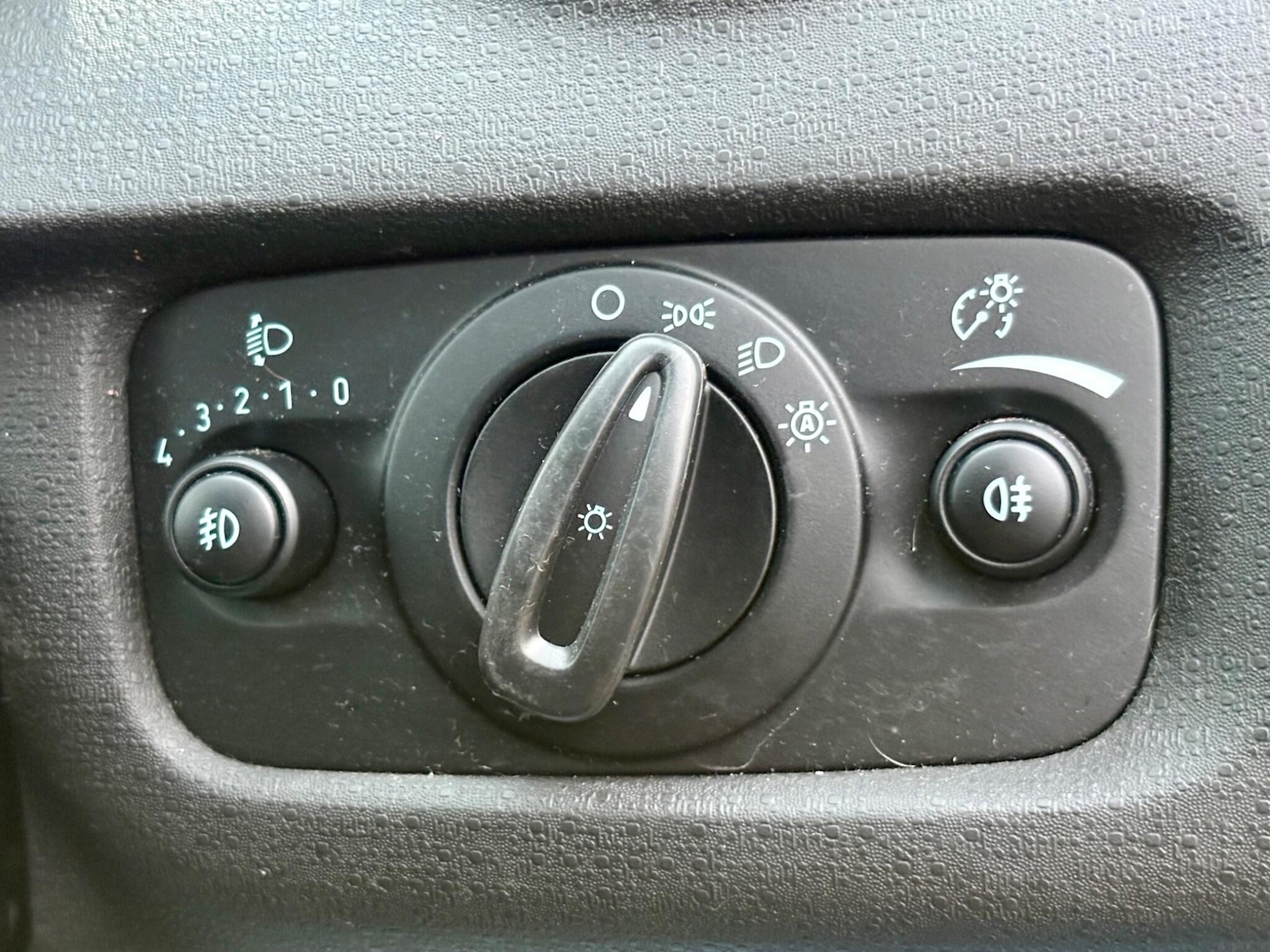 Used Ford Fiesta 2015 for sale - 76742997: Photo 29