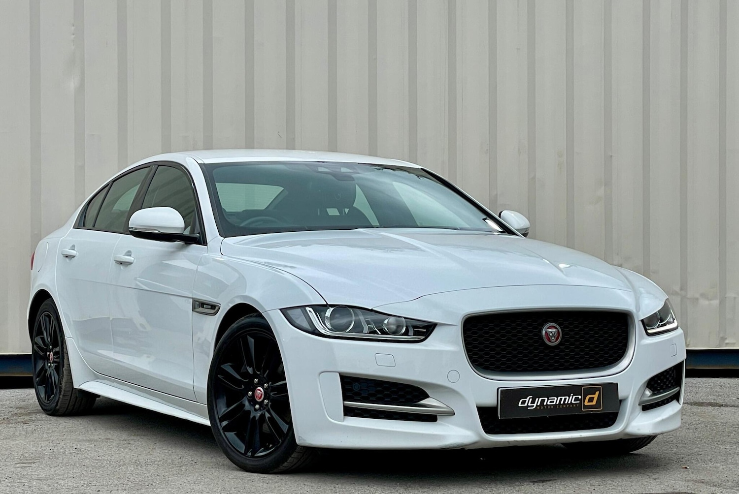 Used Jaguar XE 2016 for sale - 77633024: Photo 2