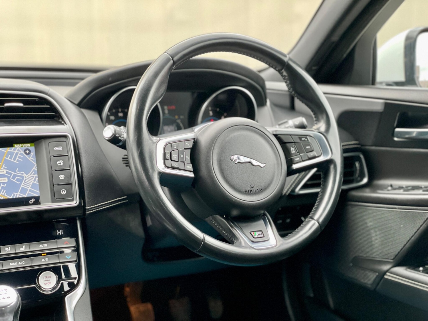 Used Jaguar XE 2016 for sale - 77633024: Photo 42