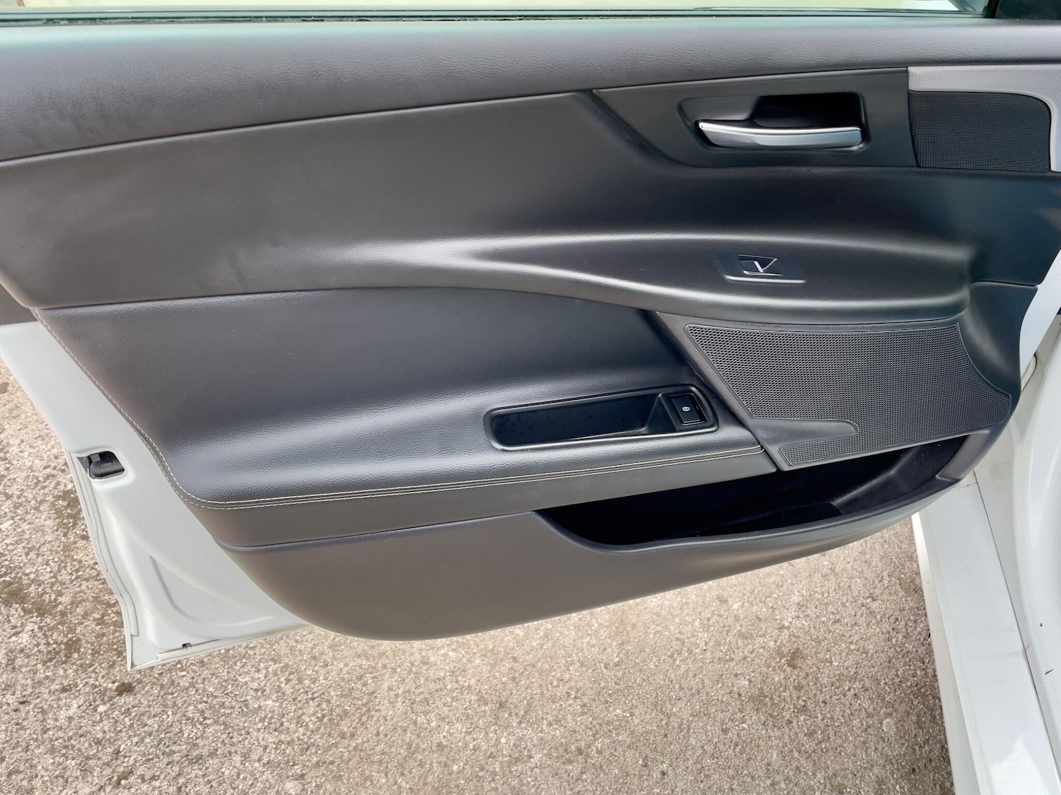 Used Jaguar XE 2016 for sale - 77633024: Photo 43