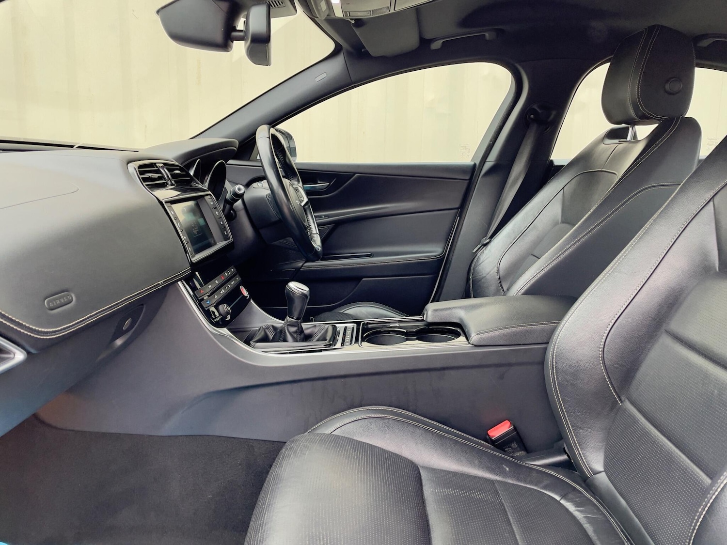 Used Jaguar XE 2016 for sale - 77633024: Photo 45