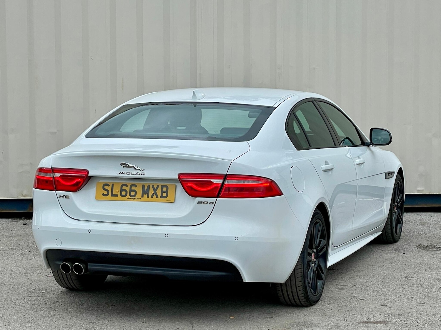 Used Jaguar XE 2016 for sale - 77633024: Photo 6