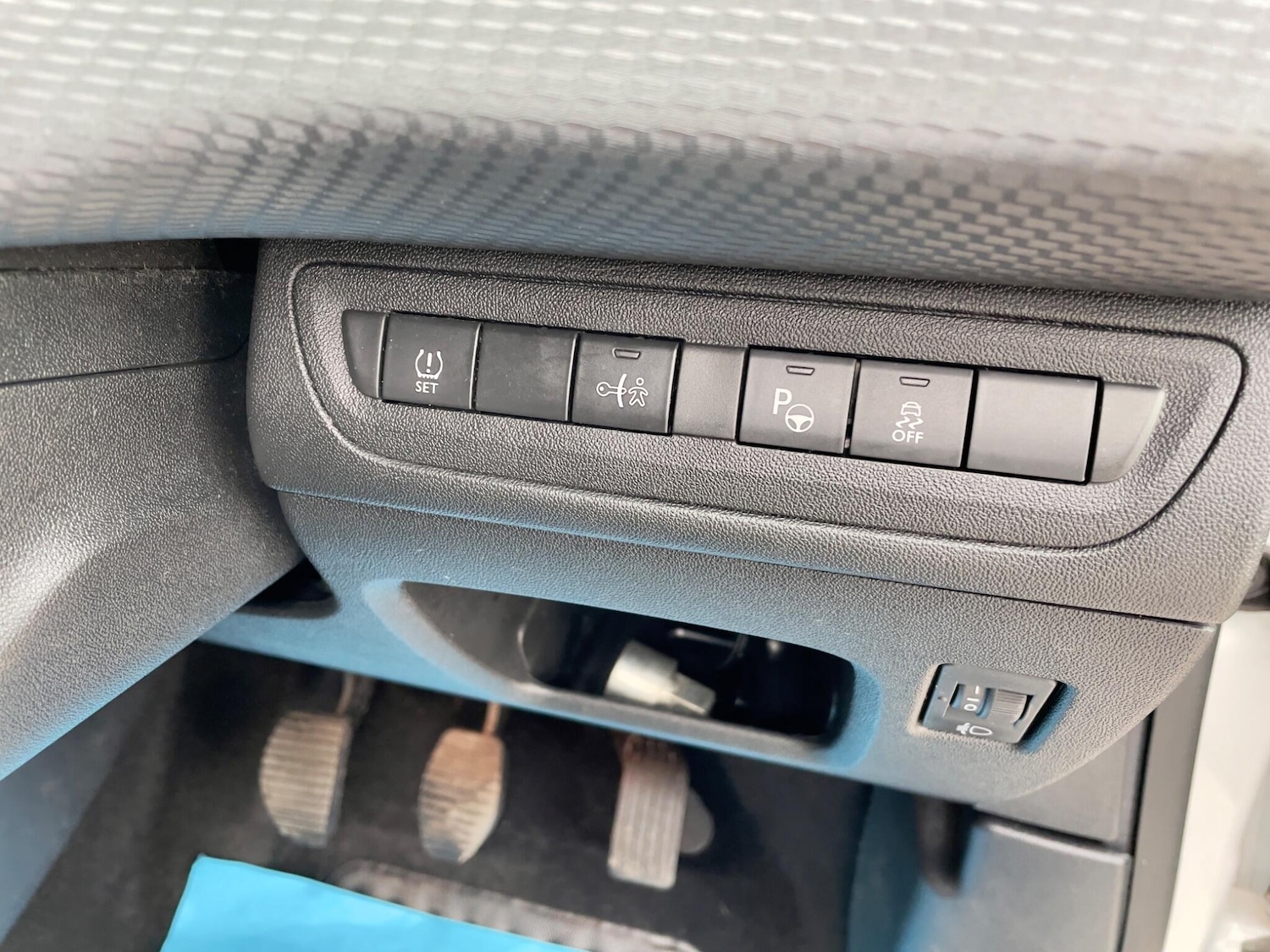 Used Peugeot 2008 2015 for sale - 78127928: Photo 35