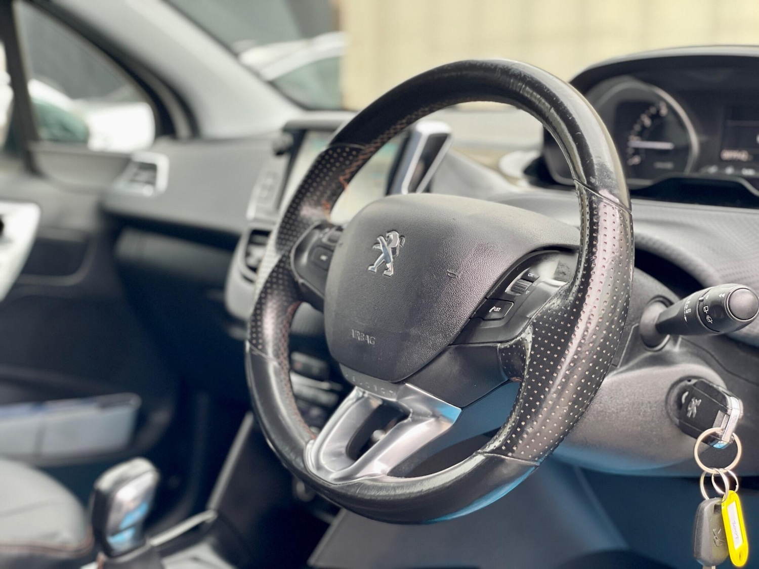 Used Peugeot 2008 2015 for sale - 78127928: Photo 37