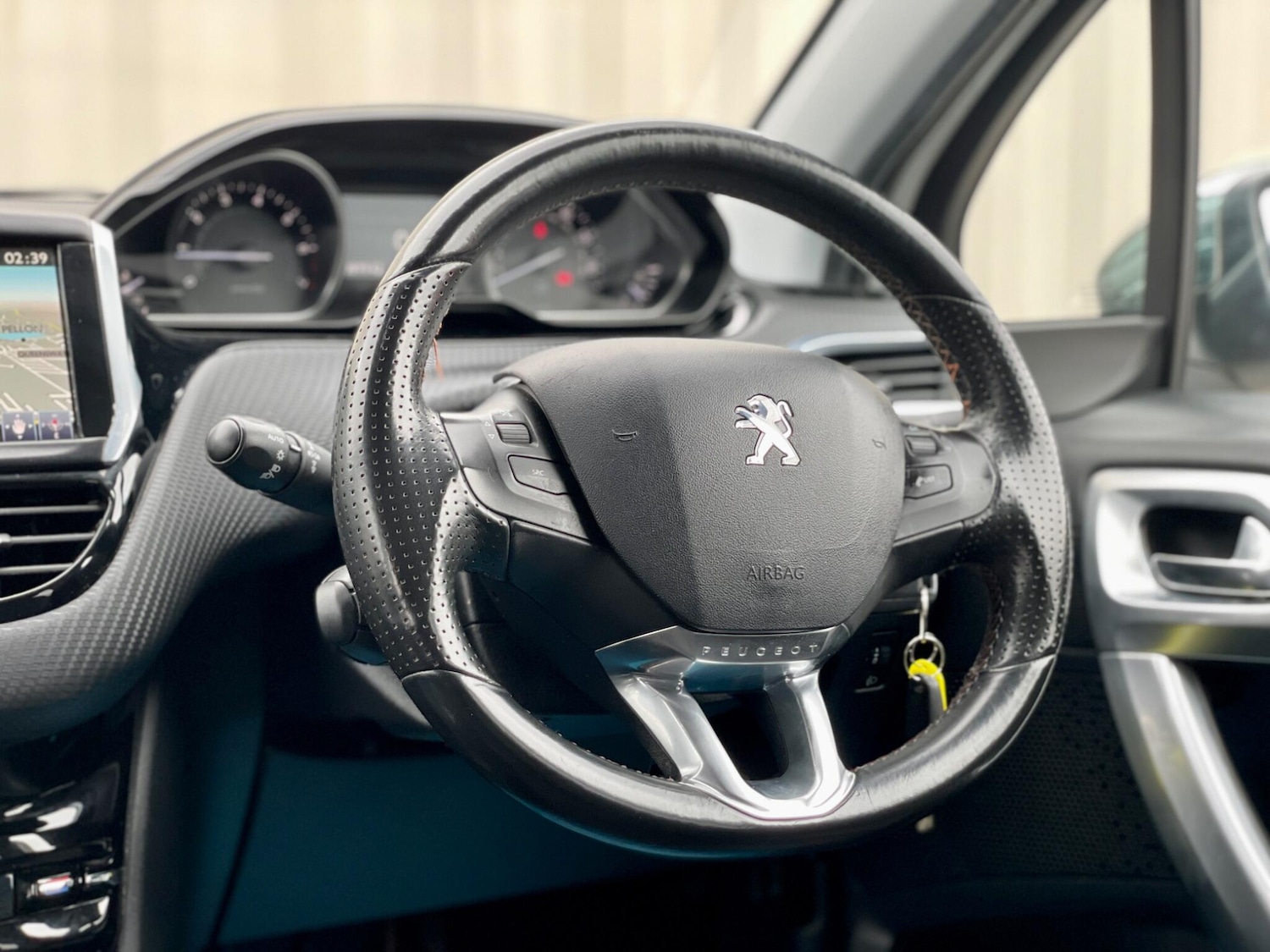 Used Peugeot 2008 2015 for sale - 78127928: Photo 44