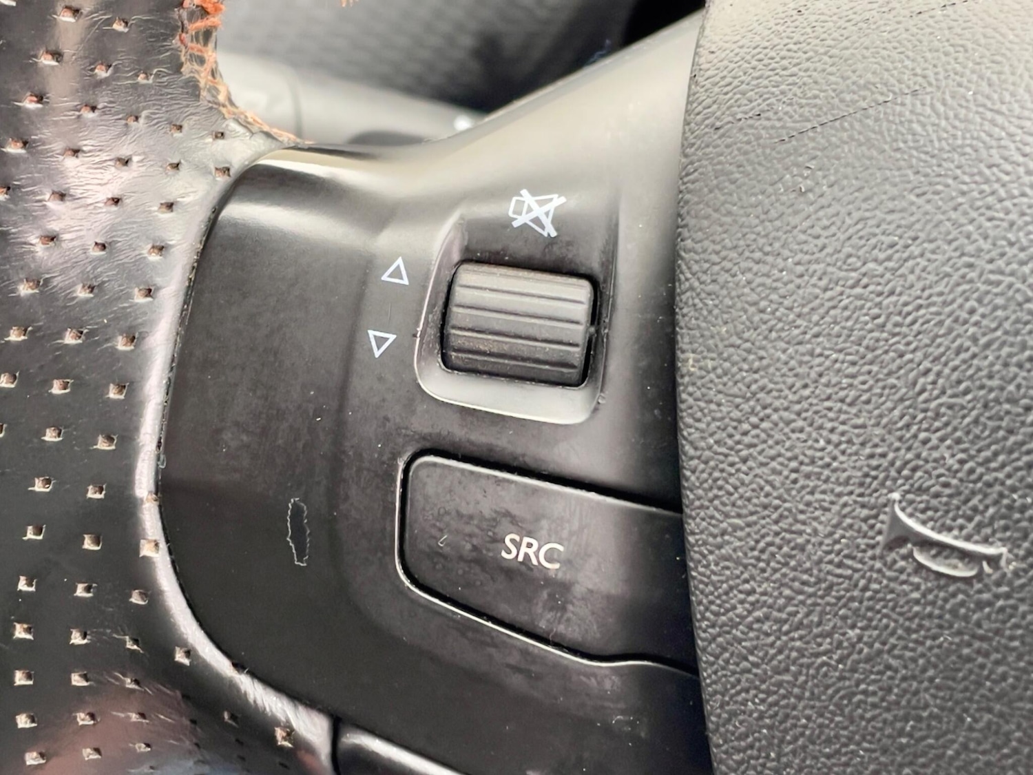 Used Peugeot 2008 2015 for sale - 78127928: Photo 50