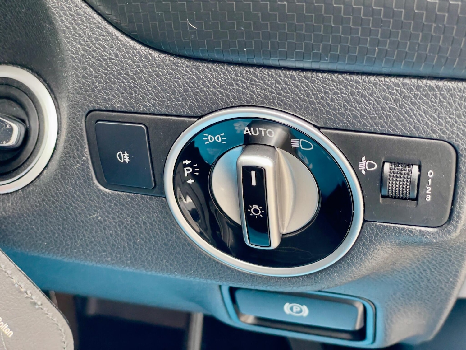 Used Mercedes-Benz A-Class 2015 for sale - 76151906: Photo 32