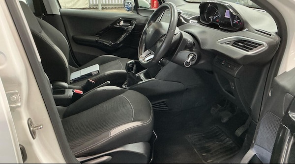 Used Peugeot 208 2015 for sale - 76215647: Photo 8
