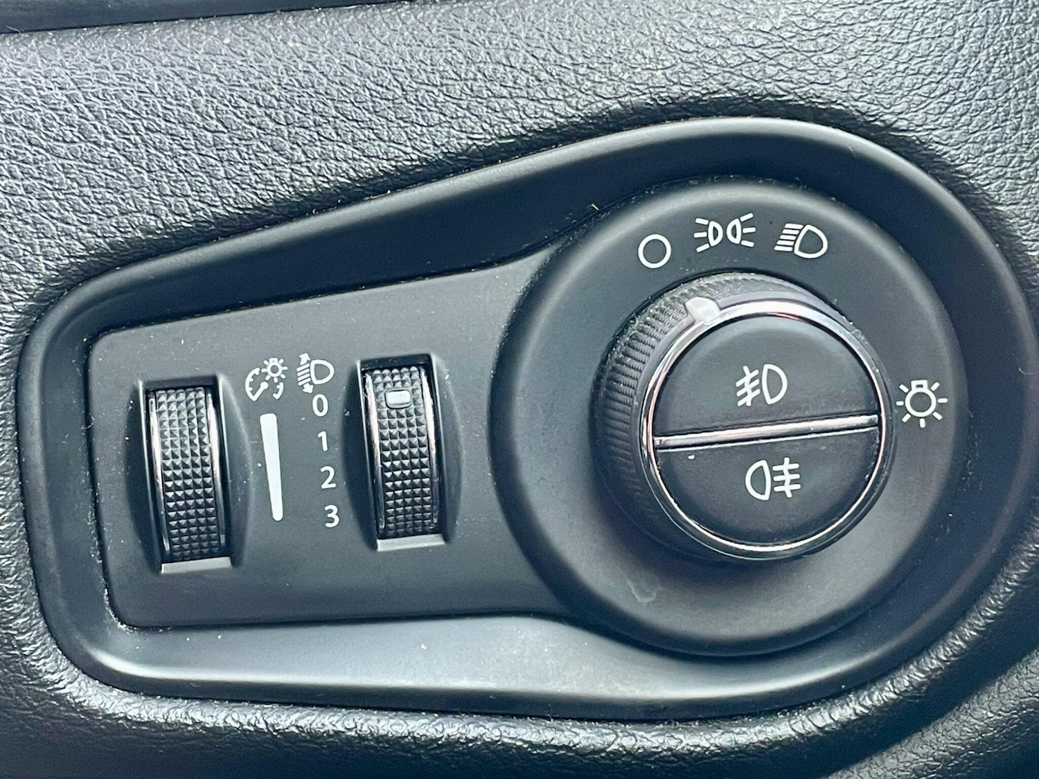 Used Jeep Renegade 2016 for sale - 76996500: Photo 30