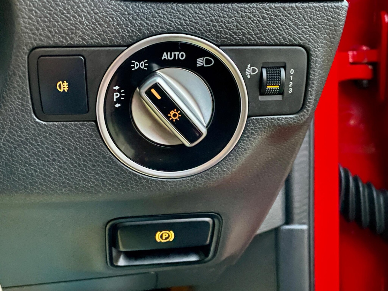 Used Mercedes-Benz A-Class 2015 for sale - 76377383: Photo 18