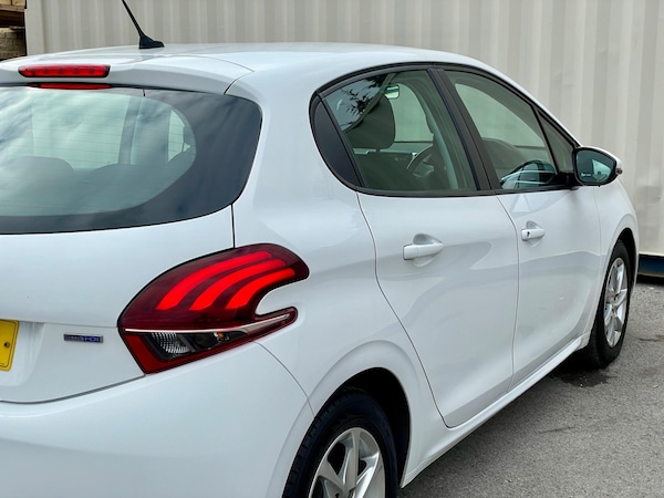 Used Peugeot 208 2015 for sale - 76270368: Photo 14