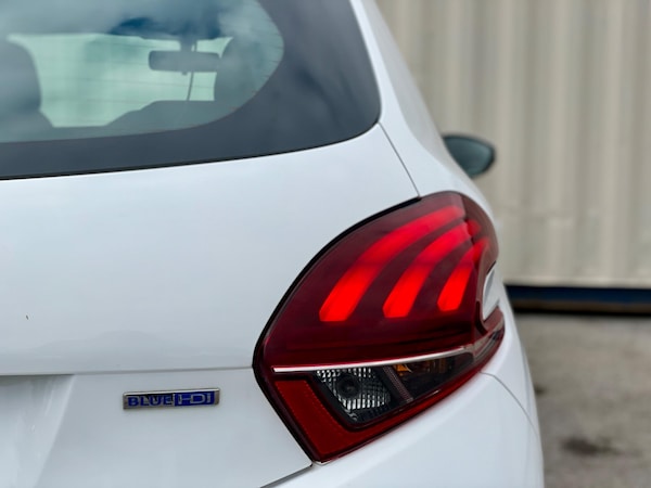 Used Peugeot 208 2015 for sale - 76270368: Photo 21