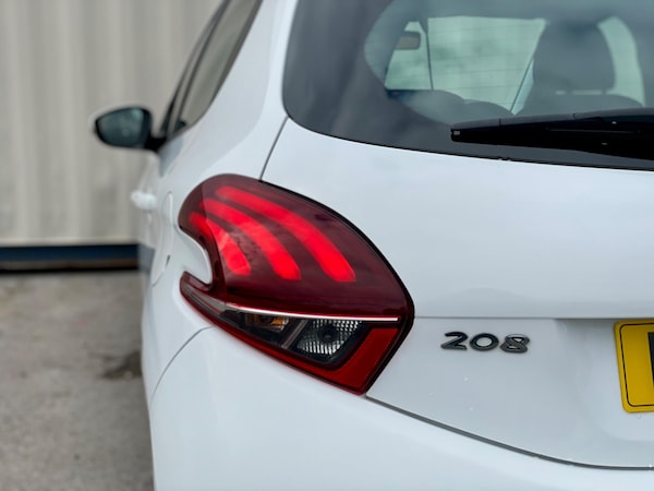 Used Peugeot 208 2015 for sale - 76270368: Photo 25