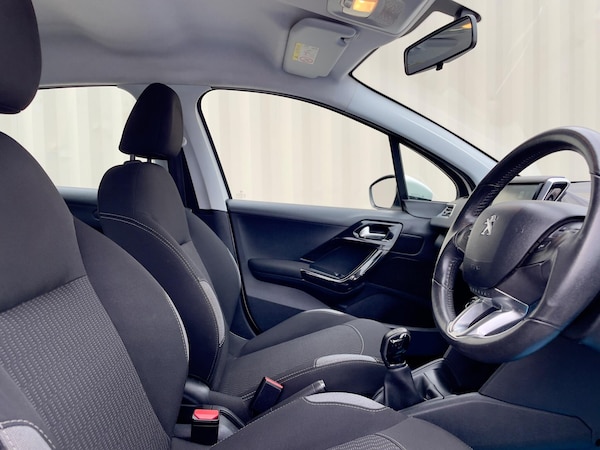Used Peugeot 208 2015 for sale - 76270368: Photo 32