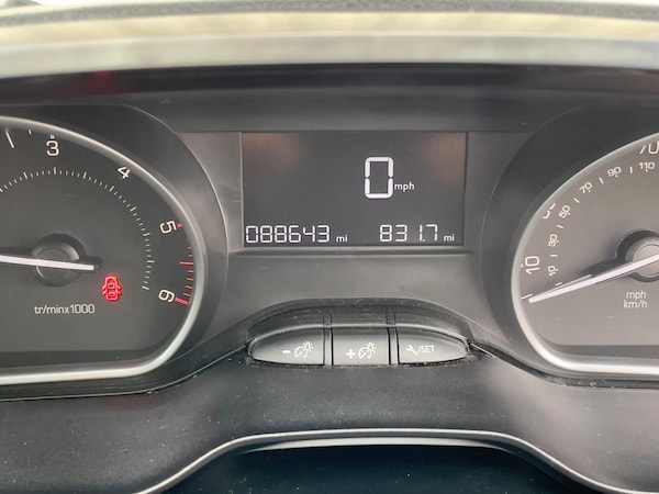 Used Peugeot 208 2015 for sale - 76270368: Photo 34