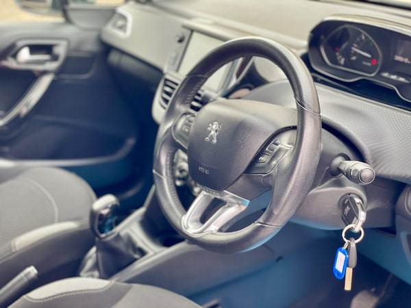 Used Peugeot 208 2015 for sale - 76270368: Photo 35