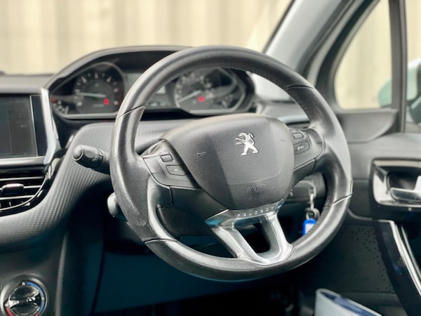 Used Peugeot 208 2015 for sale - 76270368: Photo 40