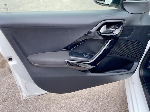 Used Peugeot 208 2015 for sale - 76270368: Photo 41