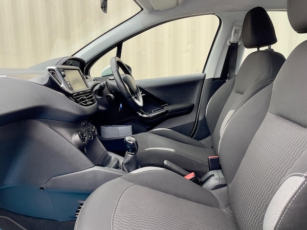 Used Peugeot 208 2015 for sale - 76270368: Photo 43