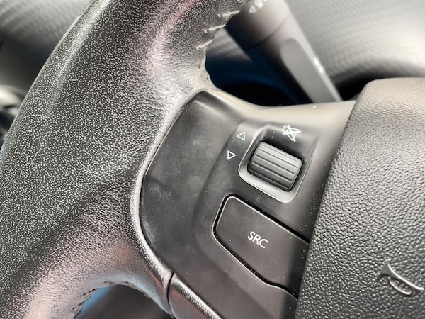 Used Peugeot 208 2015 for sale - 76270368: Photo 45