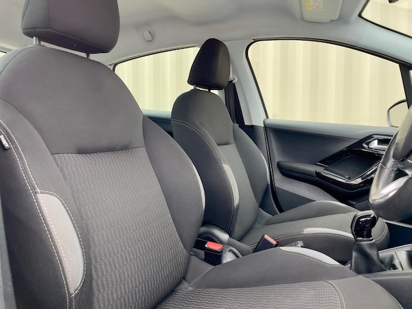 Used Peugeot 208 2015 for sale - 76270368: Photo 7