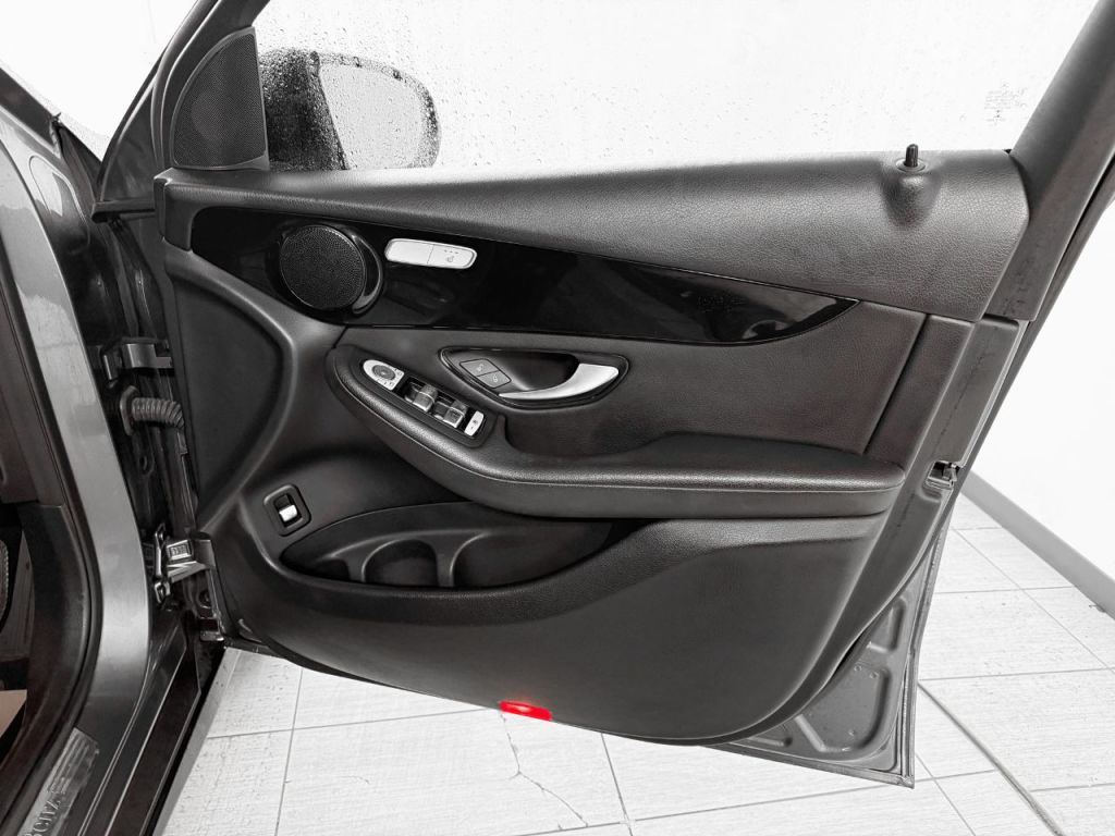 Used Mercedes-Benz GLC 2019 for sale - 77805348: Photo 12