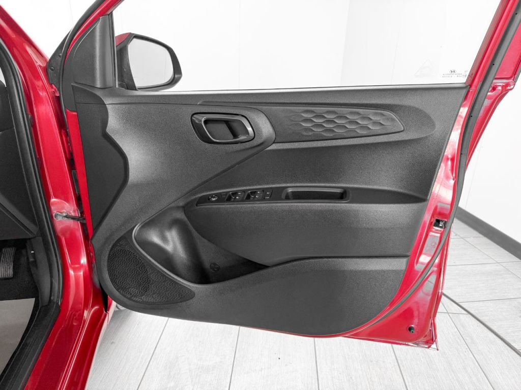 Used Hyundai i10 2022 for sale - 77378844: Photo 9