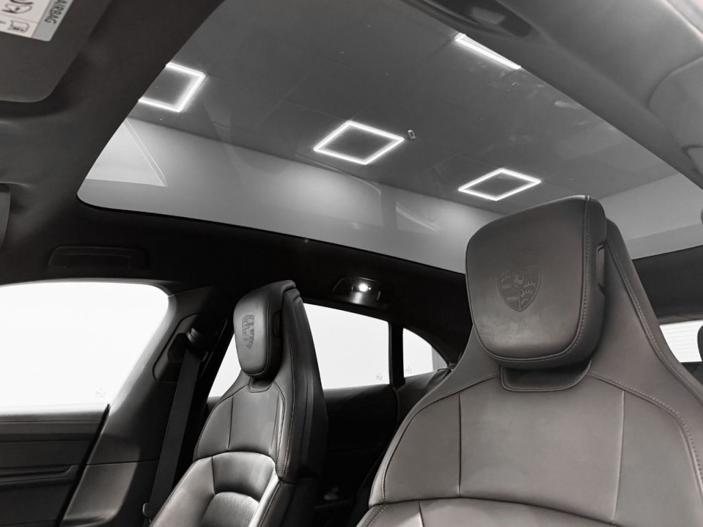 Used Porsche Taycan 2022 for sale - 77349911: Photo 15