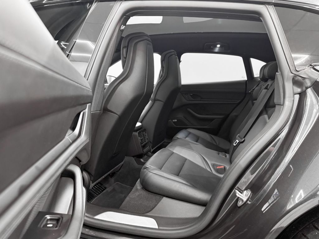 Used Porsche Taycan 2022 for sale - 77349911: Photo 16