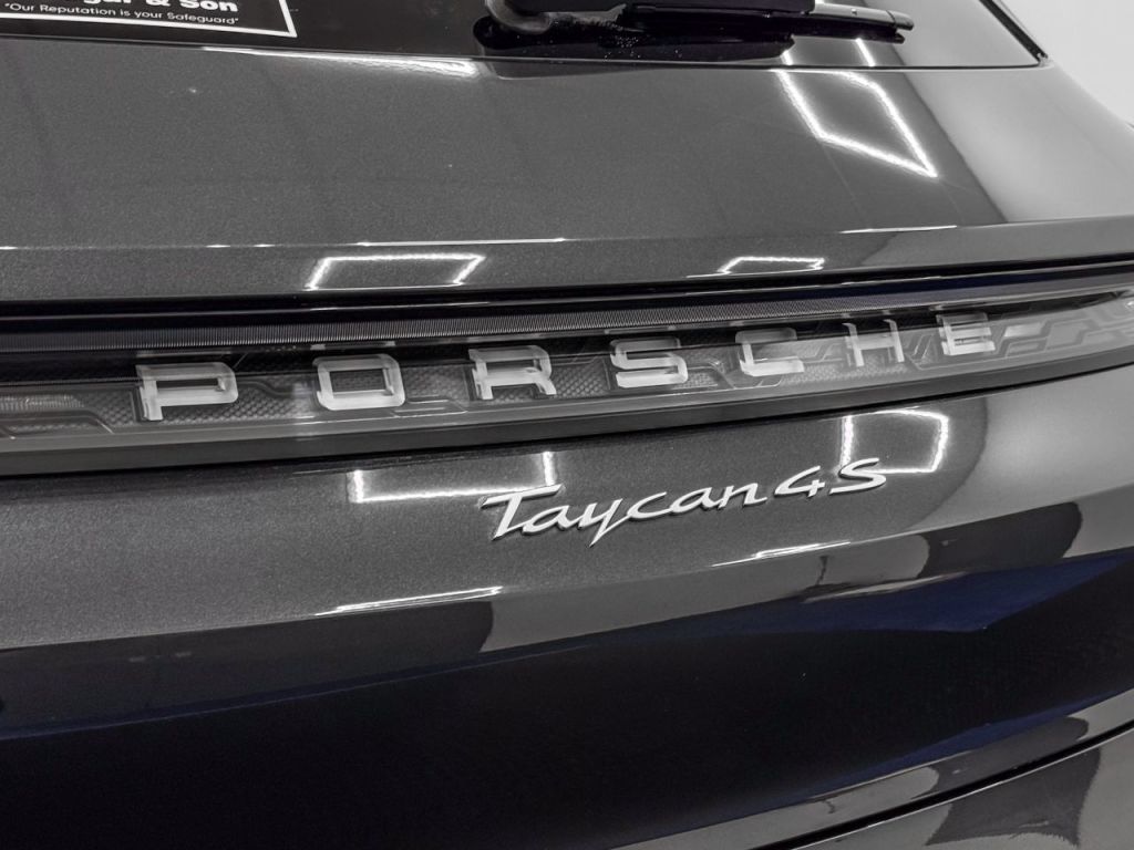 Used Porsche Taycan 2022 for sale - 77349911: Photo 19