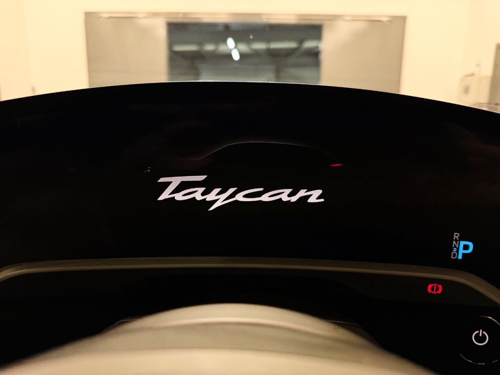 Used Porsche Taycan 2022 for sale - 77349911: Photo 3